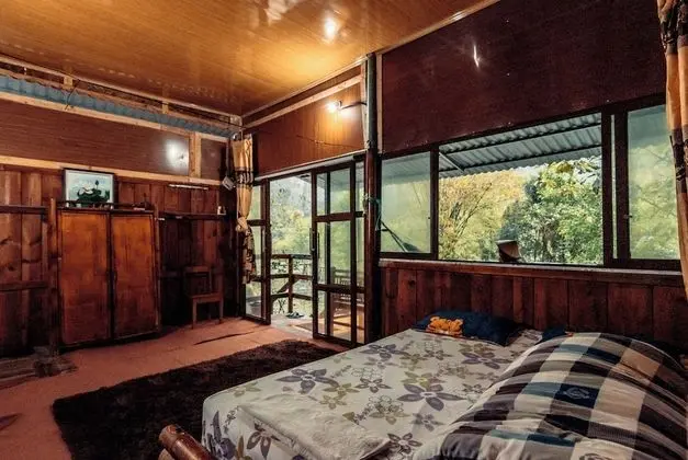 Honeymoon Oda, Dağ Yamacı