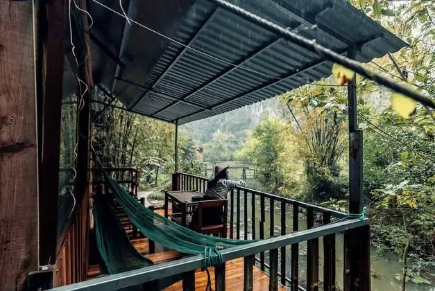 Honeymoon Oda, Dağ Yamacı
