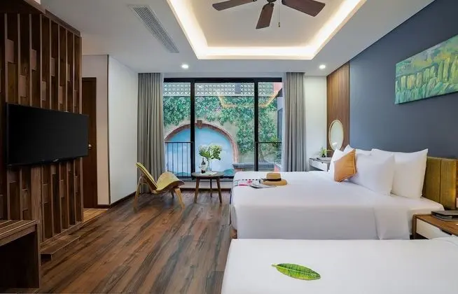 Deluxe Üç Kişilik Oda, Havuz Manzaralı