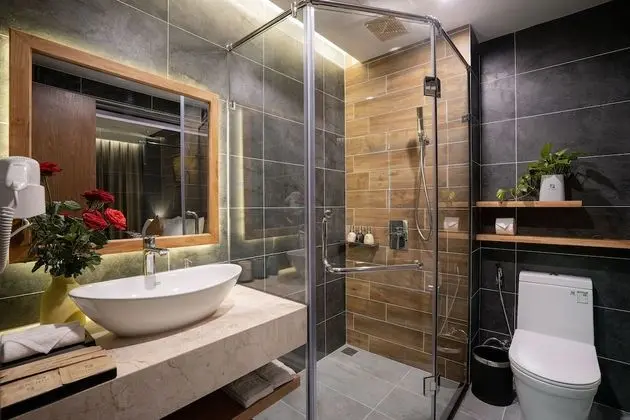 Deluxe Üç Kişilik Oda, Havuz Manzaralı