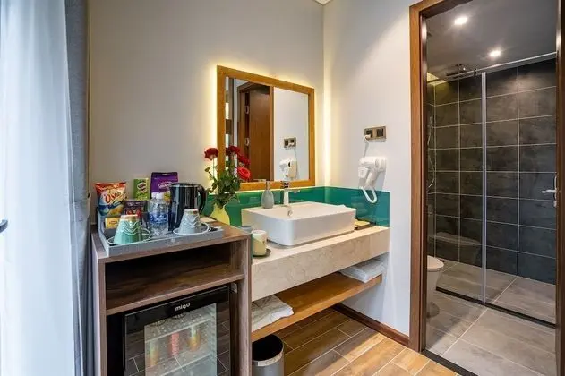 Deluxe Üç Kişilik Oda, Havuz Manzaralı