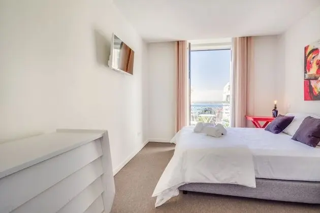 Tek Büyük veya İki Ayrı Yataklı Oda, Nehir Manzaralı