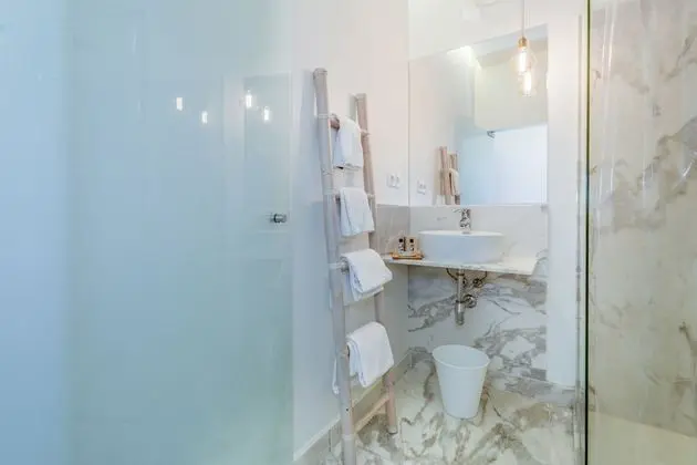 Tek Büyük veya İki Ayrı Yataklı Oda, Nehir Manzaralı