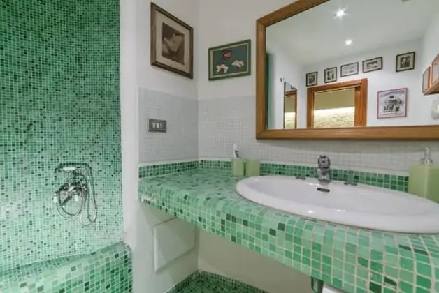 Basic Apart Daire, 1 Büyük (Queen) Boy Yatak ve Çekyat