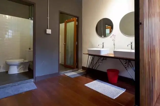 Dört Kişilik Oda, Ortak Banyo