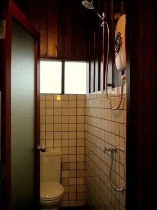 Dört Kişilik Oda, Ortak Banyo