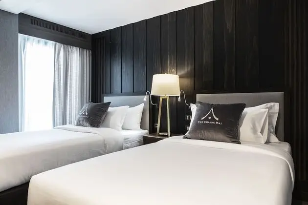 Deluxe with Bathtub