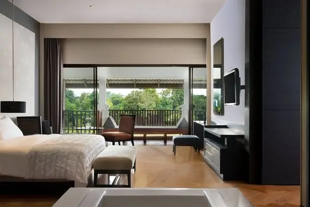 Süit, 1 Yatak Odası, Balkon, Havuz Manzaralı