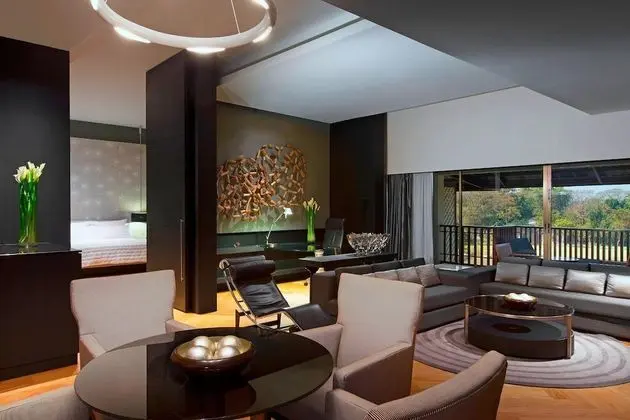 Süit, 1 Yatak Odası, Balkon, Havuz Manzaralı