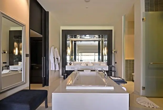 Süit, 1 Yatak Odası, Balkon, Havuz Manzaralı