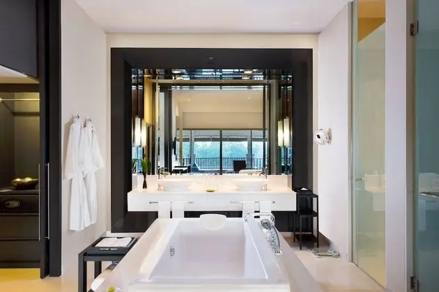 Süit, 1 Yatak Odası, Balkon, Havuz Manzaralı