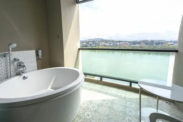 Deluxe Tek Büyük Yataklı Oda, Nehir Manzaralı (Couple)