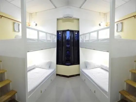 Dorm 8Bed Female - Share Bathroom