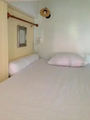 Dorm 8Bed Female - Share Bathroom