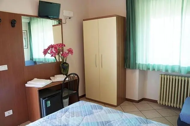 Üç Kişilik Oda