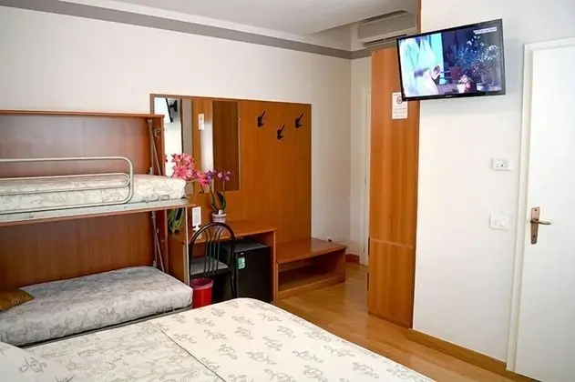 Üç Kişilik Oda