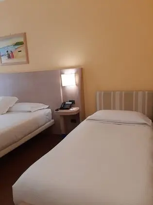 Üç Kişilik Oda, Birden Çok Yatak, Sigara İçilmez
