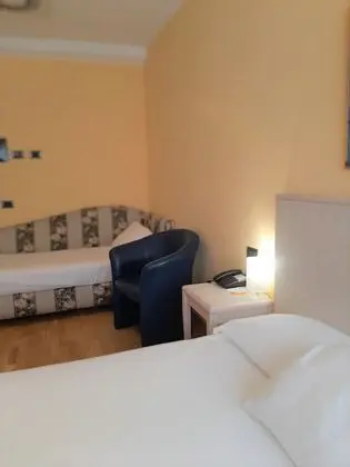 Üç Kişilik Oda, Birden Çok Yatak, Sigara İçilmez
