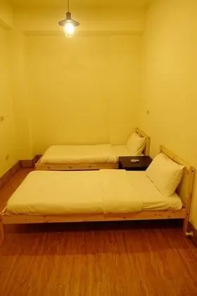 İki Ayrı Yataklı Oda, Ortak Banyo