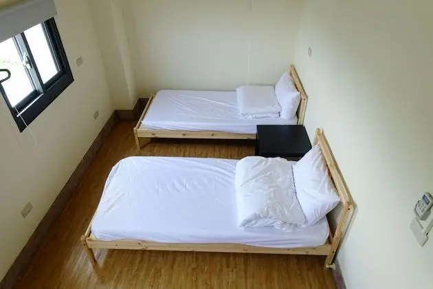 İki Ayrı Yataklı Oda, Ortak Banyo