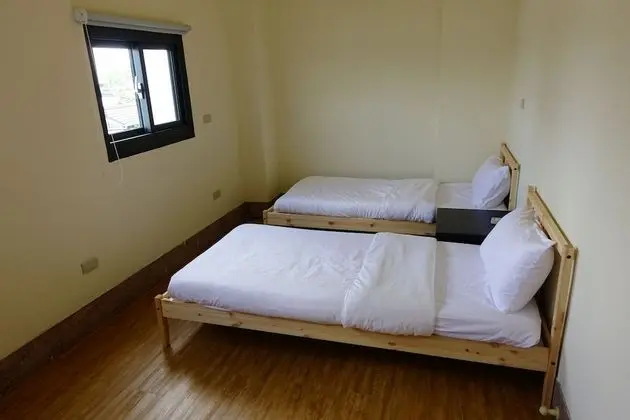İki Ayrı Yataklı Oda, Ortak Banyo