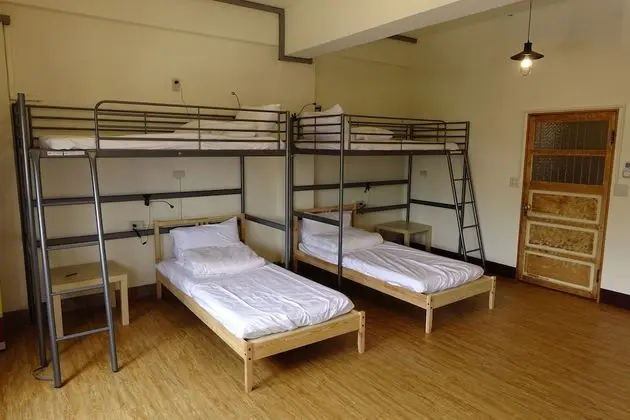Ortak Ranzalı Oda, Sadece erkekler için, Ortak Banyo