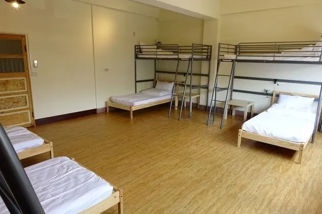 Ortak Ranzalı Oda, Sadece kadınlar için, Ortak Banyo
