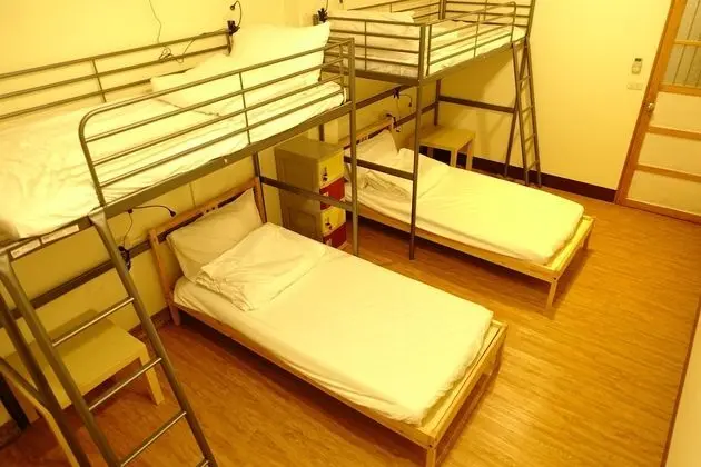 Ortak Ranzalı Oda, Sadece kadınlar için, Ortak Banyo