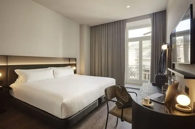 Tek Büyük veya İki Ayrı Yataklı Oda, Balkon, Şehir Manzaralı