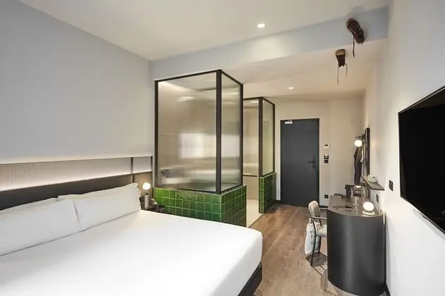 Tek Büyük veya İki Ayrı Yataklı Oda, Balkon, Şehir Manzaralı