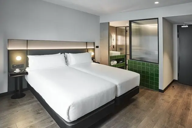 Tek Büyük veya İki Ayrı Yataklı Oda, Balkon, Şehir Manzaralı