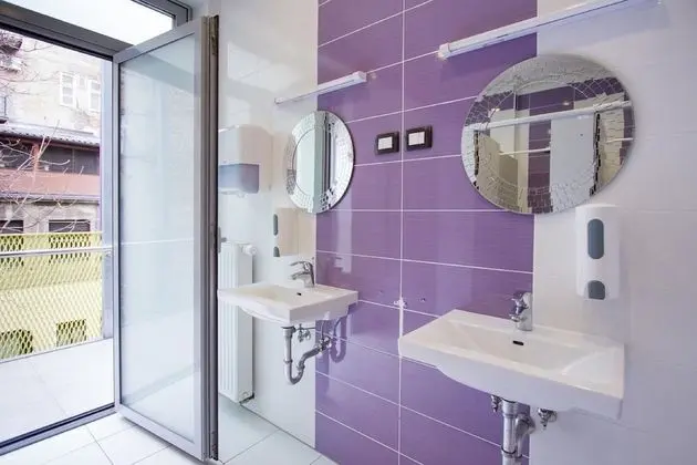 6 Bed Mixed Dormitory, Shared Bathroom - 1 Bed