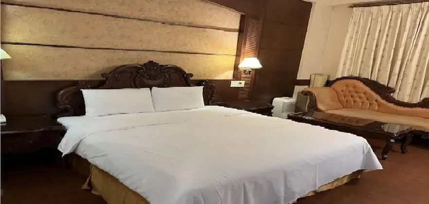 Business Tek Büyük Yataklı Oda