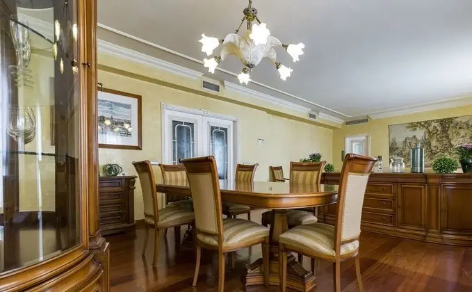 Deluxe Apart Daire, 1 Büyük (Queen) Boy Yatak, Balkon, Şehir Manzaralı