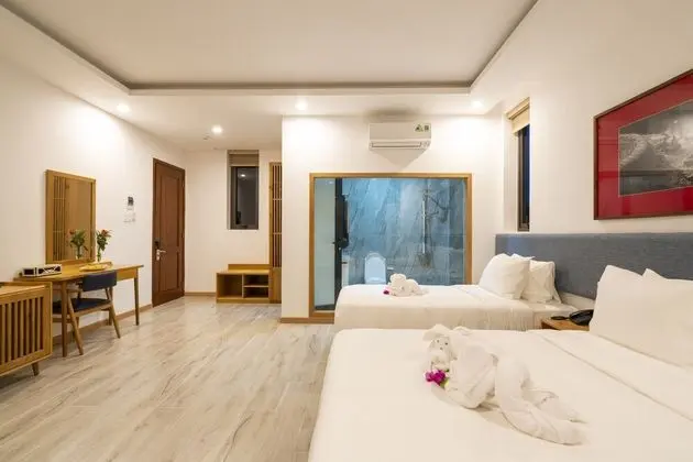 Deluxe Üç Kişilik Oda, Balkon, Havuz Manzaralı