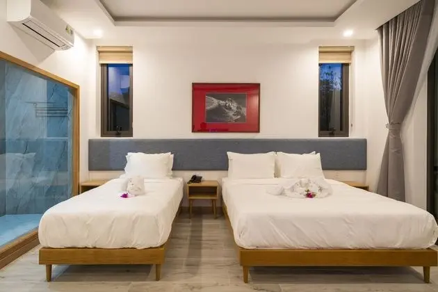 Deluxe Üç Kişilik Oda, Balkon, Havuz Manzaralı