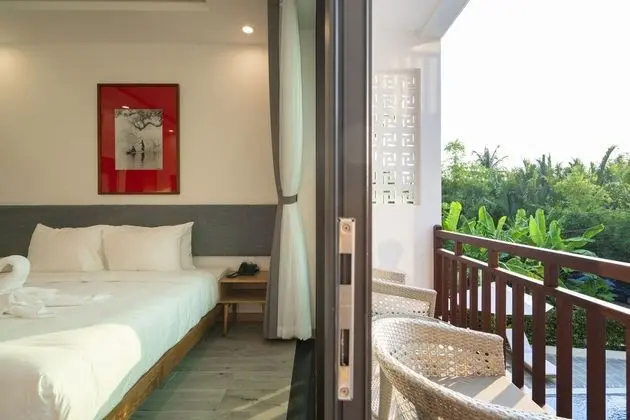 Deluxe Üç Kişilik Oda, Balkon, Havuz Manzaralı