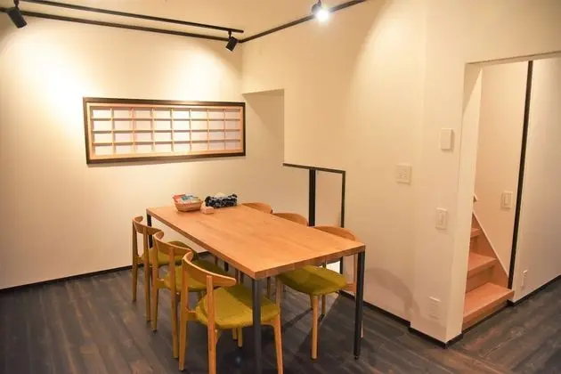 Ev (Private Vacation)