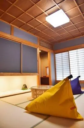 Ev (Private Vacation)
