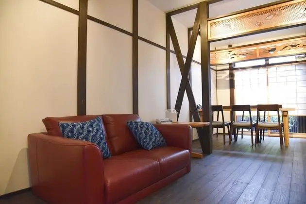 Ev (Private Vacation)