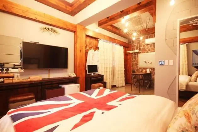 Oda (Suite (Netflix Available))