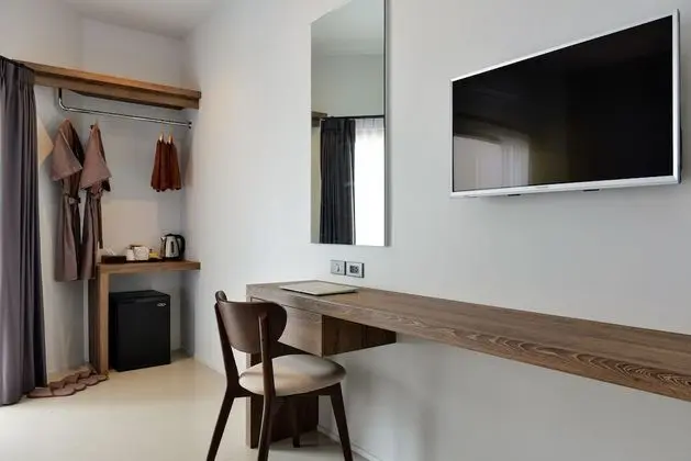Deluxe Twin Room with Pool Access
