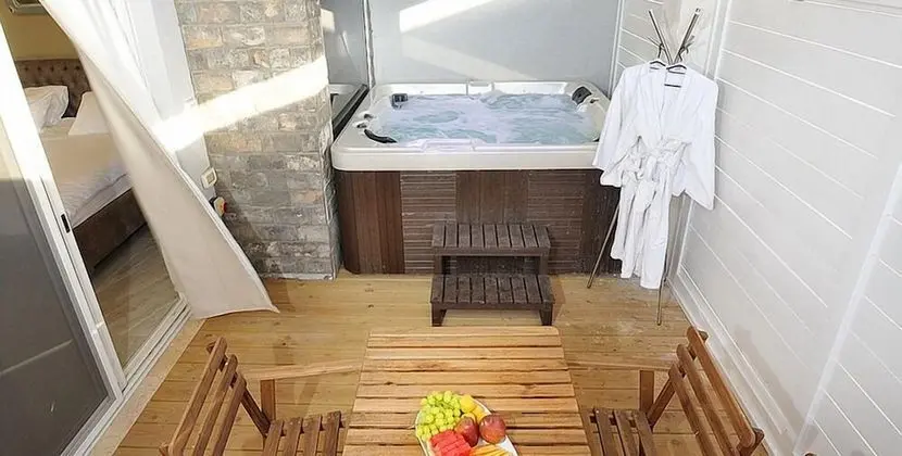Süit, Havuz Manzaralı