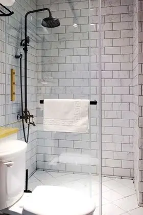 City Tek Büyük Yataklı Oda