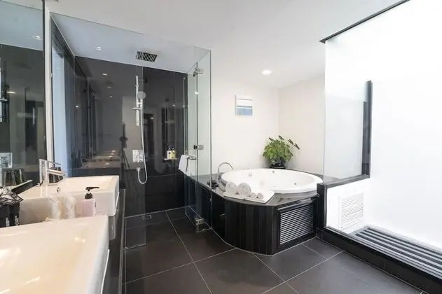 The Sky Jacuzzi Suite