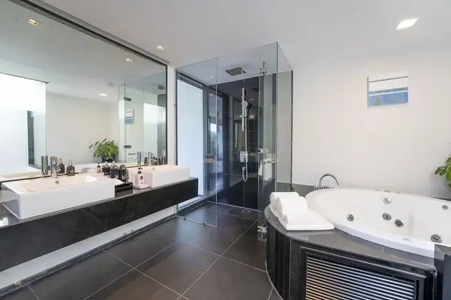 The Sky Jacuzzi Suite