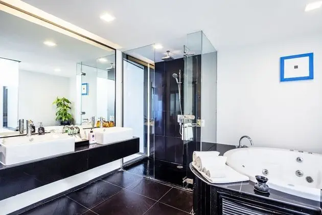 The Sky Jacuzzi Suite