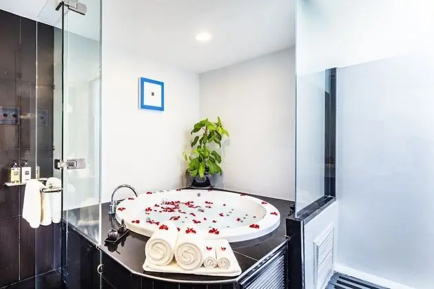 The Sky Jacuzzi Suite