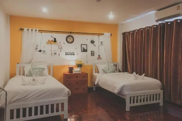 Standard Twin Room with Shared Bathroom