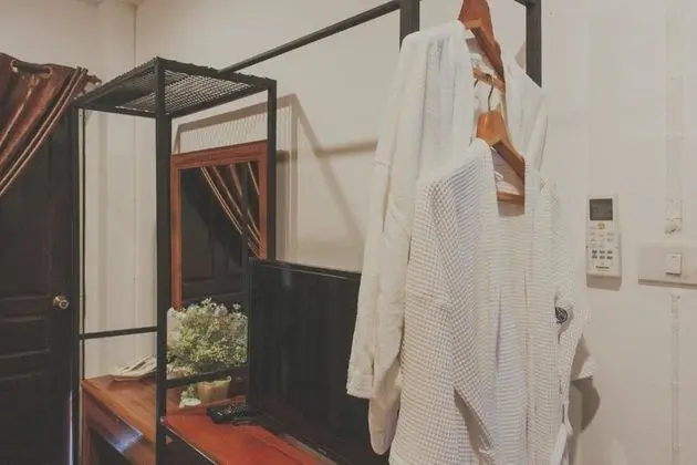 Standard Twin Room with Shared Bathroom